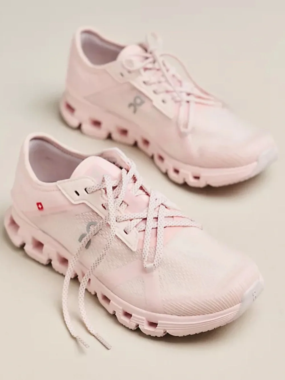 On Running Cloud X 4 AD Sneakers in Salt/ Lily women size 9 gently used